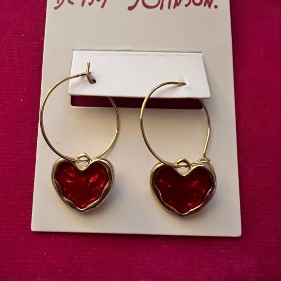 ♥️ Betsey Johnson red heart dangle earrings ♥️ - Picture 2 of 5